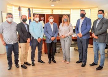 Director UERS dispone electrificación de comunidades en Ocoa