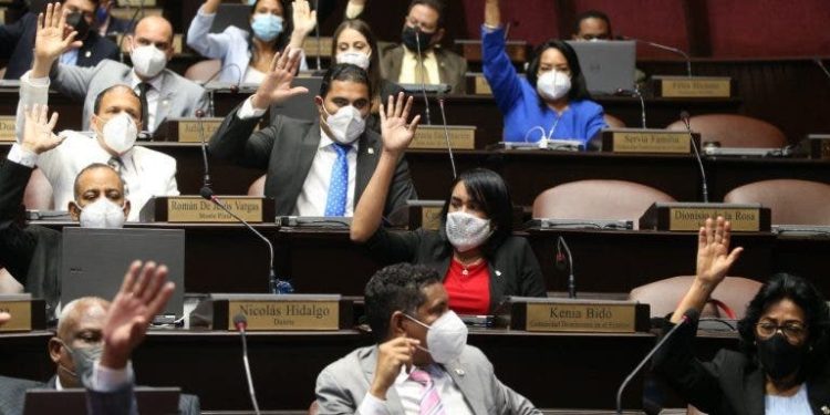 Diputados aprueban eliminar matrimonio entre menores de edad