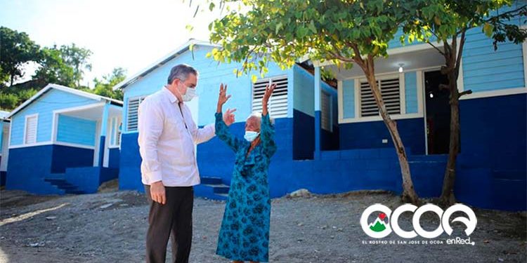 Ministro Propeep entrega iglesia y viviendas  en Ocoa