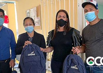 Diputada Josefa Mejía entrega kits escolares en diferentes centros de Ocoa