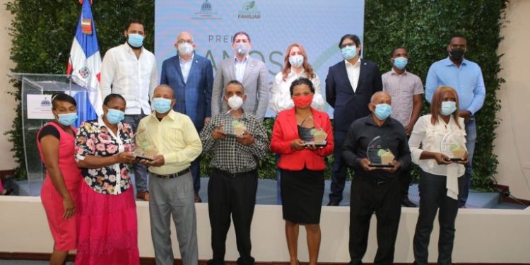 Progresando con Solidaridad entrega el premio «Manos del Campo 2020» a cinco agricultores