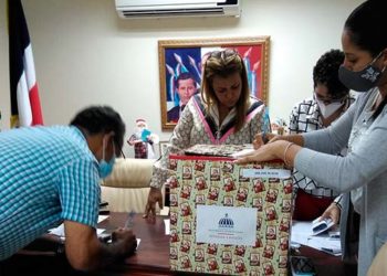 Gobernación inicia entrega de bonos navideños