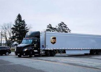 Primeros camiones comienzan a distribuir la vacuna de Pfizer en EE.UU