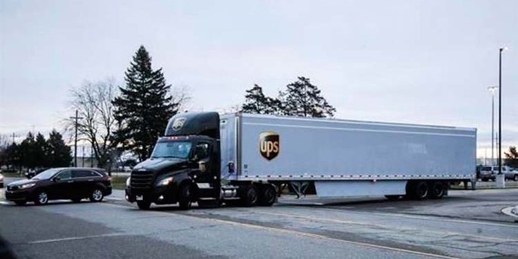 Primeros camiones comienzan a distribuir la vacuna de Pfizer en EE.UU