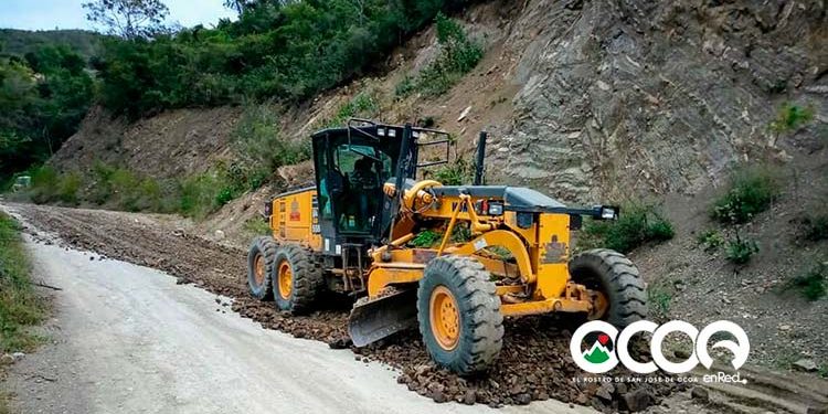 Obras Públicas y Gobernación dan mantenimientos carreteras y caminos en  Rancho Arriba