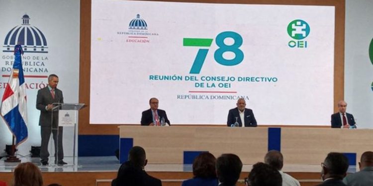 Ministerio de Educación evalúa retorno gradual a la docencia