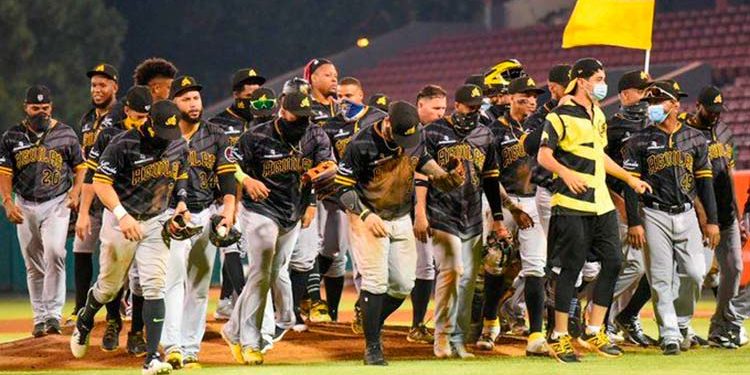 Águilas obtienen corona 22 y empatan con el Licey
