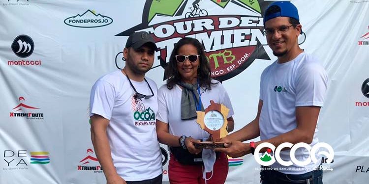 Club Ciclistas Ocoa Bikers reconoce organizadores Tour Sufrimiento por su XXV aniversario