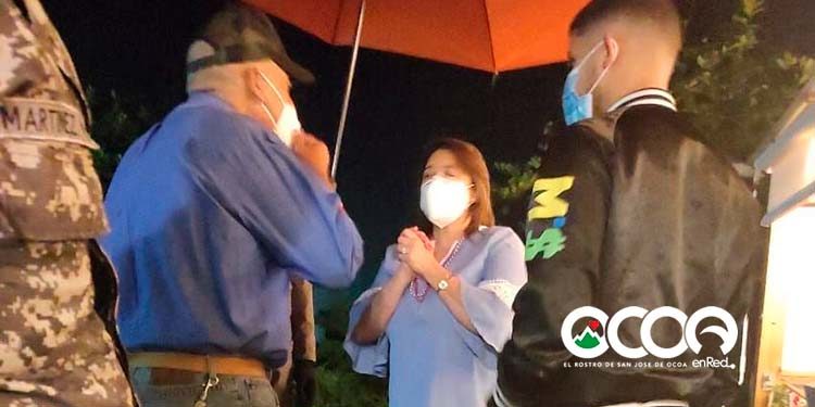 Provincial de Salud y Policía irrumpen fiesta en Tatón donde se encontraba directora Distro Escolar 03-03