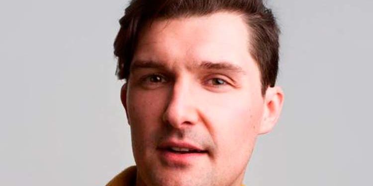 Hombre afirma todo le sabe a sangre tras enfermarse de COVID-19