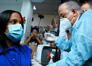 Autoridades Salud Ocoa anuncian vacunación contra Covid-19 a personal primera línea