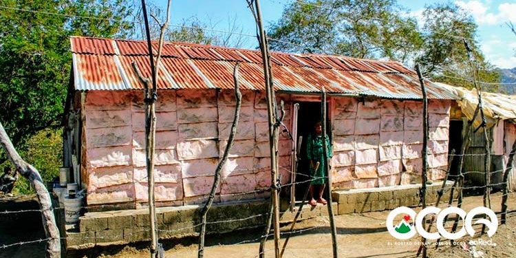 Gobernación construirá vivienda a señora vive en condiciones deprimente