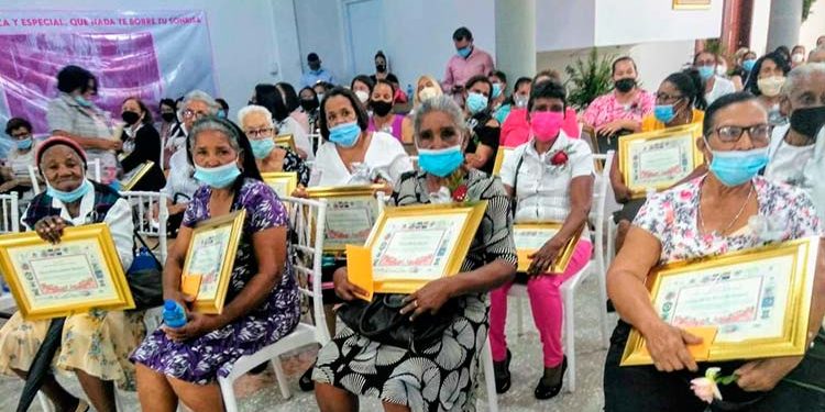 Instituciones se unen y reconocen trayectoria de la mujer ocoeña en su Día Internacional