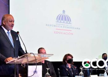 Educación anuncia retorno gradual a clases para 6 de abril