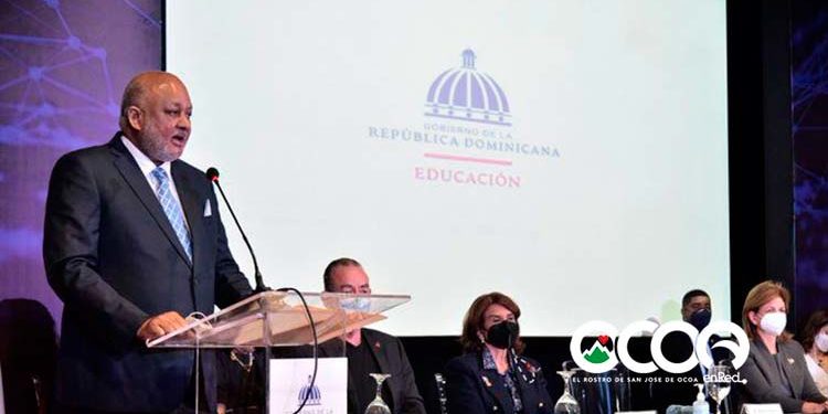 Educación anuncia retorno gradual a clases para 6 de abril