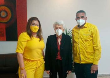 Gobernadora y director Hospital San José visitan a Milagros Ortiz Bosch