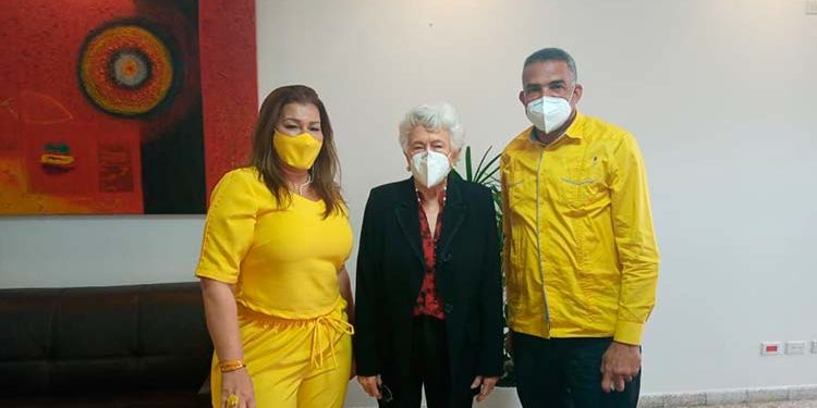 Gobernadora y director Hospital San José visitan a Milagros Ortiz Bosch