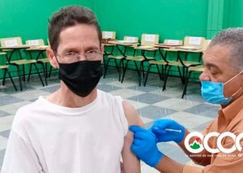 Comienzan a vacunar a personas de 68 y 69 años y abre fase 1D del plan de vacunación