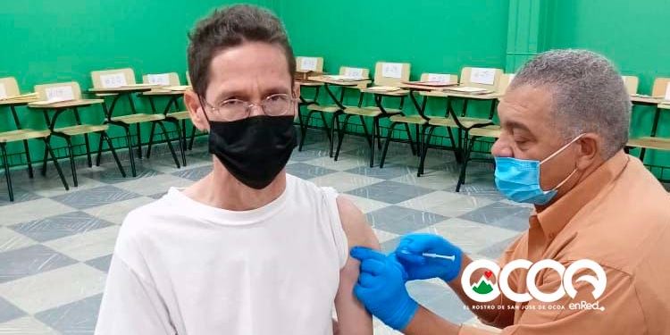 Comienzan a vacunar a personas de 68 y 69 años y abre fase 1D del plan de vacunación