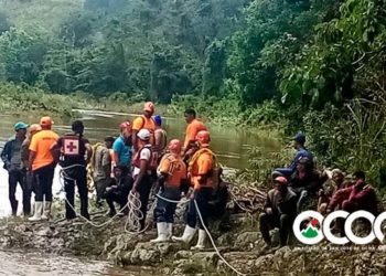 Autoridades de socorro buscan joven arrastrada por río Mahoma