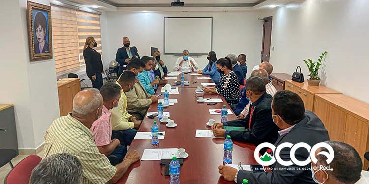 Asociaciones de agricultores de Ocoa plantean demandas a diputada Josefa Mejía