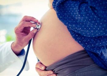 Gobierno dispone empleadas embarazadas del sector salud trabajen desde sus hogares