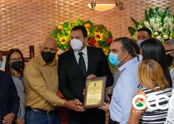 Alcaldía de Ocoa entrega reconocimiento familiares Jack Veneno  que lo declara “Hijo Distinguido”