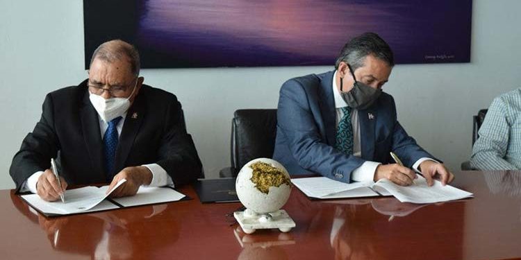 Autoridades firman alianza para evitar amenazas en paisajes productivos de montaña