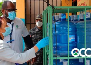 Pro Consumidor pide a comercios no exponer al sol botellas plásticas de agua por peligro a la salud