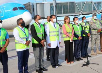 Gobierno recibe dos millones de vacunas contra el COVID-19