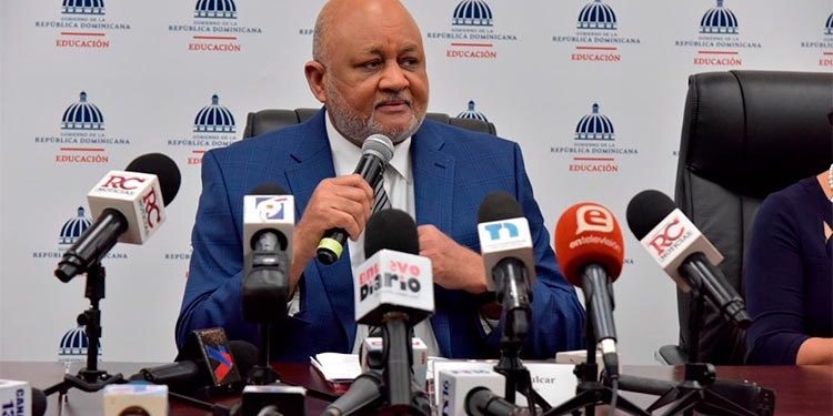 Ministro de Educación anuncia apertura de escuelas y colegios a partir del 25 de este mes