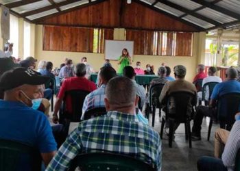 Gobernadora Oliva Castillo promete gestionar trabajos carretera Nizao-Rancho Arriba