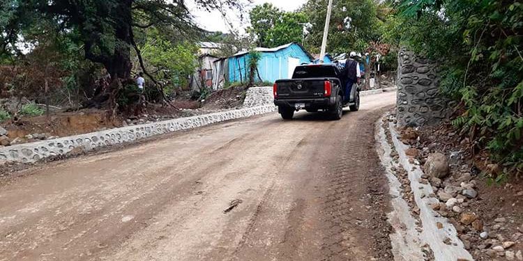 Avanzan trabajos reconstrucción caminos en Arroyo Palma; gobernadora califica de algo sin precedentes