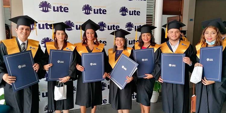 UTE gradúa a 306 nuevos profesionales en carreras de Grado y Posgrado