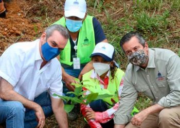Abinader da inicio al Plan de Manejo Integral de las Cuencas Hidrográficas en Rancho Arriba