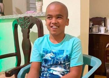 Piden ayuda para hacerle estudio a niño en condiciones especiales