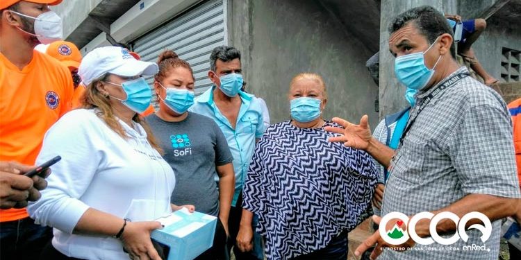 Gobernadora de Ocoa va en auxilio familias afectadas por lluvias en zonas de Rancho Arriba