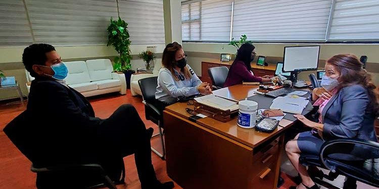 Gobernadora Ocoa y directora de Subsidios Sociales anuncian entregas de tres mil tarjetas