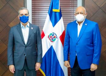 Presidente Abinader  y ministro Educación aprueban próximo año escolar será presencial