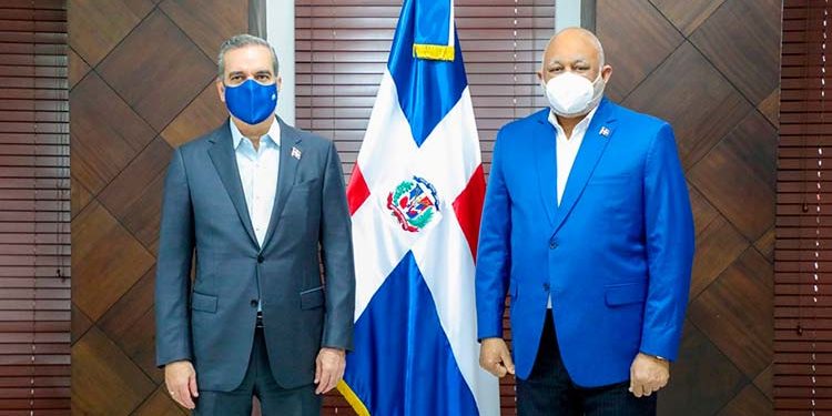 Presidente Abinader  y ministro Educación aprueban próximo año escolar será presencial