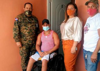 Gobernadora Oliva Castillo asume mejorar condiciones de vida policía Parra