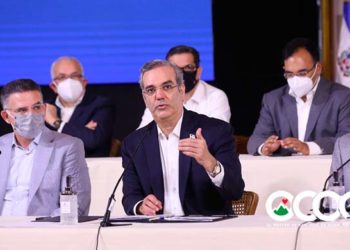 Gobierno congelará por un mes precios combustibles