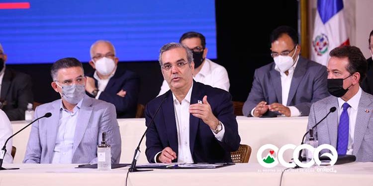 Gobierno congelará por un mes precios combustibles