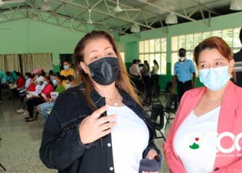 Estudiantes ocoeños reciben 8 mil equipos tecnológicos