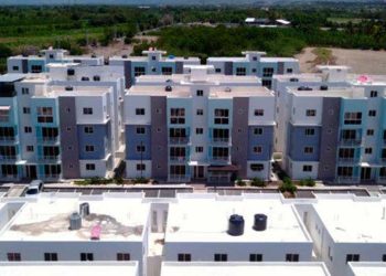 Gobierno entrega 15 apartamentos del Plan de Vivienda Familia Feliz en Azua