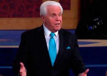 Pastor insta a seguidores que donen más dinero a su iglesia para “acelerar” la llegada de Jesús