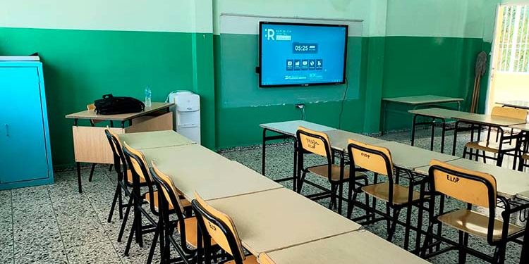 Centros educativos en Ocoa reciben pantallas digitales para nuevo año escolar