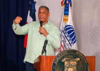 Prohíben entrada a RD de extranjeras embarazadas; sancionará empresas contraten indocumentados