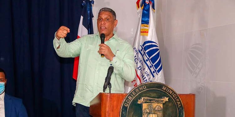 Prohíben entrada a RD de extranjeras embarazadas; sancionará empresas contraten indocumentados