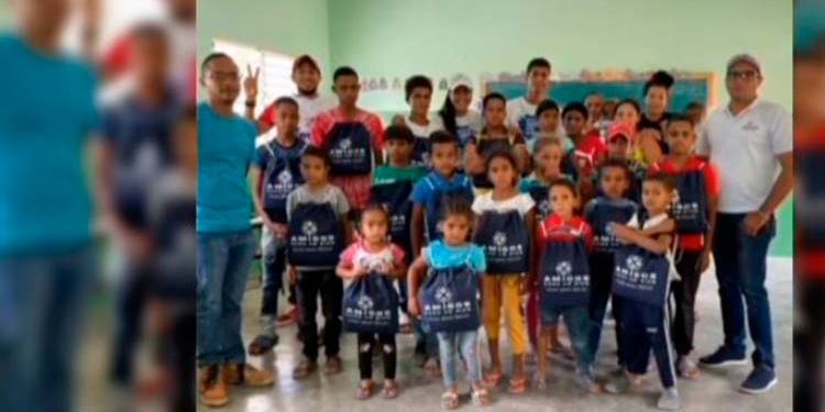 «Amigos para un Bien» y «Ecologistas del Maniel» inician donación de útiles escolares en Ocoa